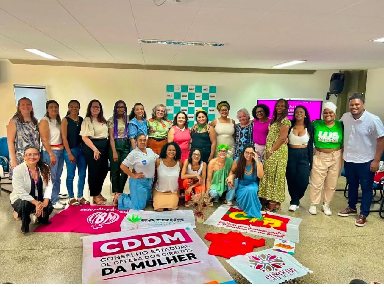 Sinttel Bahia participa de  encontro em defesa das mulheres 