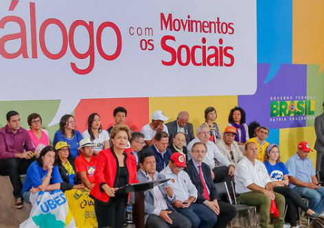 Dilma debate proposta de plebiscito com movimentos sociais